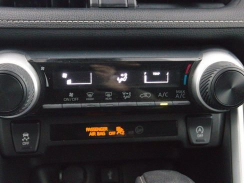 Used 2021 Toyota RAV4 LE AWD/4WD image 22