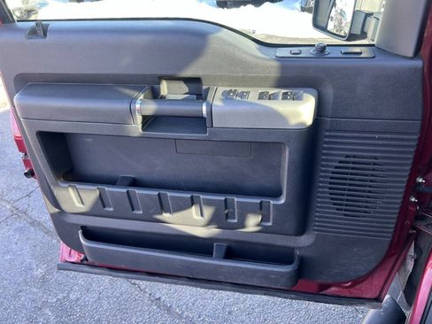 Used 2016 Ford F350 Lariat w/ Lariat Chrome Package image 19