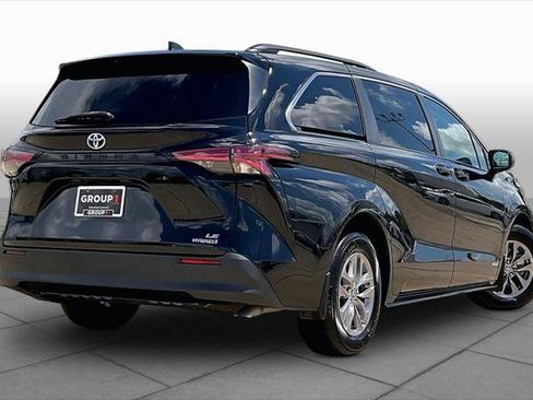 Certified 2021 Toyota Sienna LE FWD image 12