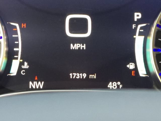 Used 2025 Chrysler Pacifica Limited FWD image 30