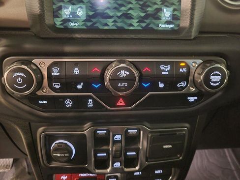 Used 2018 Jeep Wrangler Unlimited Rubicon image 16