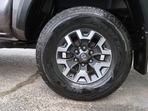 Used 2018 Toyota Tacoma TRD Off-Road AWD/4WD image 57