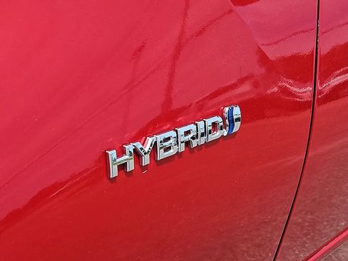 Used 2022 Toyota Prius LE AWD/4WD image 35