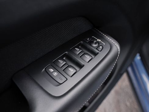 Used 2020 Volvo XC60 T6 R-Design image 17