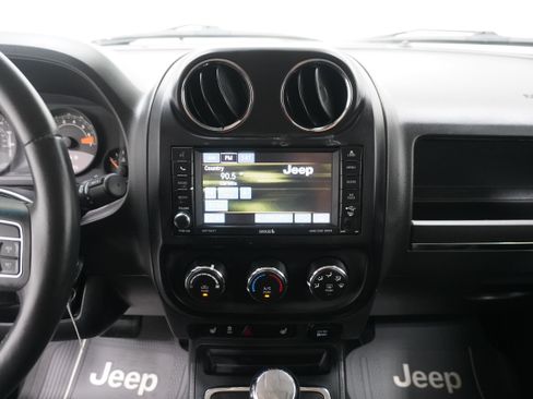 Used 2016 Jeep Patriot High Altitude FWD image 20
