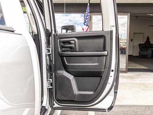 Used 2018 RAM 1500 Express AWD/4WD image 38