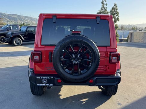 Certified 2025 Jeep Wrangler Unlimited Sahara w/ Safety Group AWD/4WD image 5