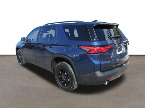 Used 2023 Chevrolet Traverse LT image 3