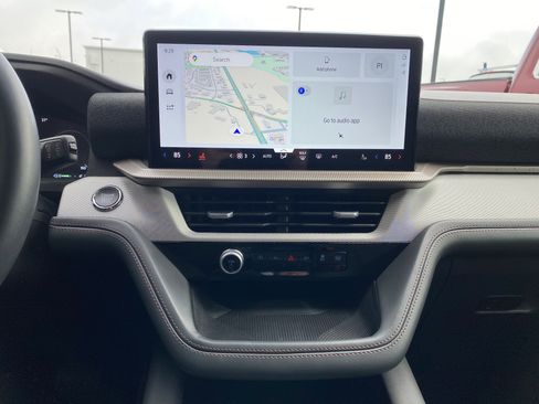 Used 2025 Ford Explorer Active image 25