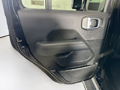 Used 2022 Jeep Wrangler Unlimited Sahara image 26