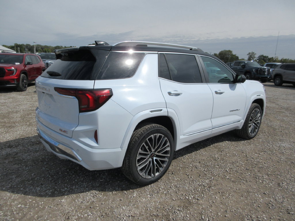 New 2027 GMC Terrain Denali w/ LPO, Black Badging Package AWD/4WD image 4