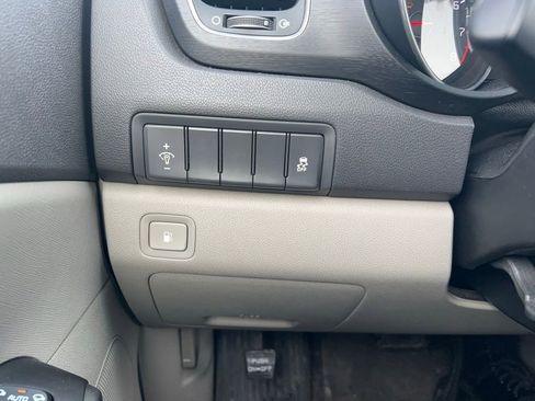 Used 2015 Kia Sedona LX w/ LX Convenience Package image 9