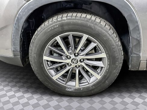 Used 2018 Toyota Highlander XLE image 37