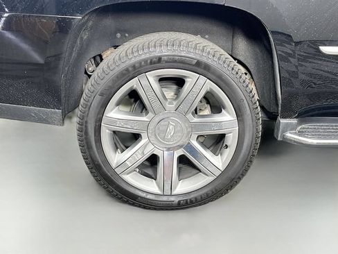 Used 2019 Cadillac Escalade Luxury AWD/4WD image 42