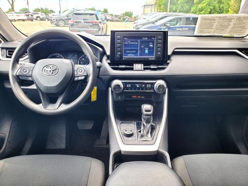 Used 2021 Toyota RAV4 LE AWD/4WD image 8