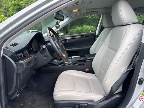 Used 2013 Lexus ES 350 w/ Luxury Pkg FWD image 19
