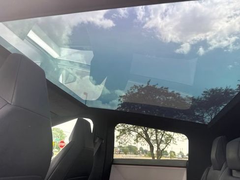 Used 2024 Tesla Cybertruck AWD Crew Cab image 19