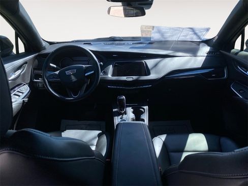 Used 2023 Cadillac XT4 Luxury w/ Cold Weather Package image 13