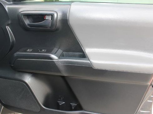 Used 2017 Toyota Tacoma SR w/ Tow Package AWD/4WD image 19