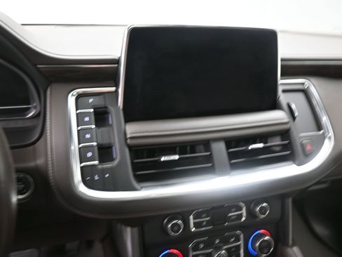 Used 2022 Chevrolet Suburban Z71 w/ Luxury Package AWD/4WD image 16