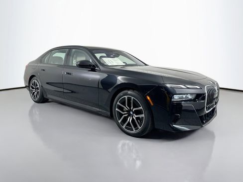 Certified 2023 BMW 740i w/ Luxury Rear Seating Package image 4