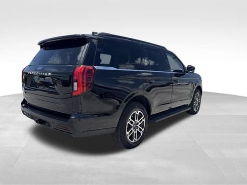 Used 2025 Ford Expedition Active AWD/4WD image 6