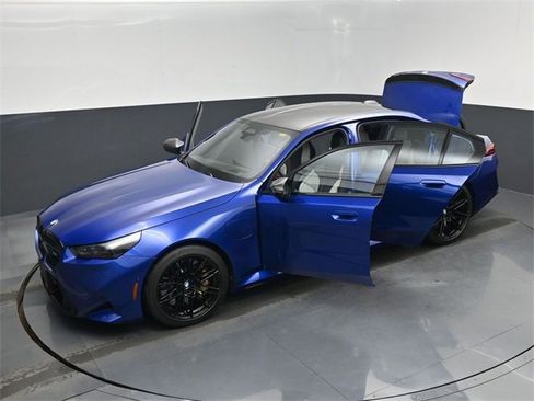 Used 2025 BMW M5 w/ Carbon Package image 72