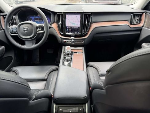 Used 2023 Volvo XC60 B5 Ultimate w/ Climate Package FWD image 8