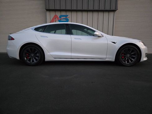 Used 2020 Tesla Model S Performance image 9