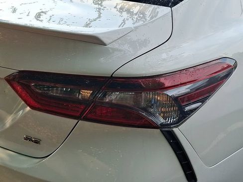 Used 2022 Toyota Camry SE FWD image 8