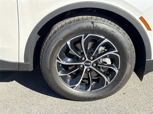 New 2026 Lincoln Nautilus Premier image 9