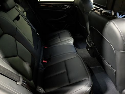 Certified 2024 Porsche Macan image 22