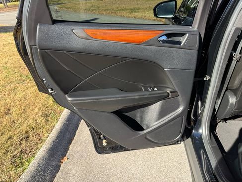 Used 2018 Lincoln MKC Reserve w/ Lincoln MKC Climate Package image 31