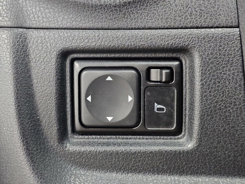 Used 2017 Nissan Versa Note SV FWD image 26