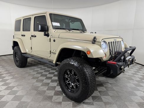 Used 2017 Jeep Wrangler Unlimited Sahara w/ Connectivity Group AWD/4WD image 7