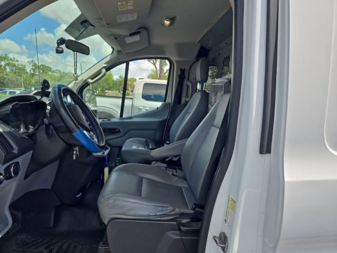 Used 2015 Ford Transit 250 130 Low Roof RWD image 3