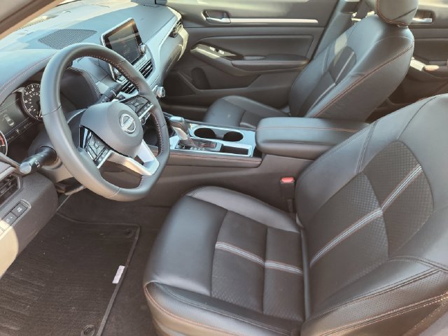 Used 2025 Nissan Altima 2.5 SR FWD image 9