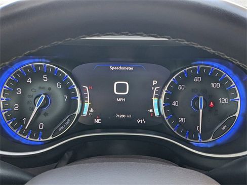 Used 2020 Chrysler Pacifica Touring-L Plus image 25