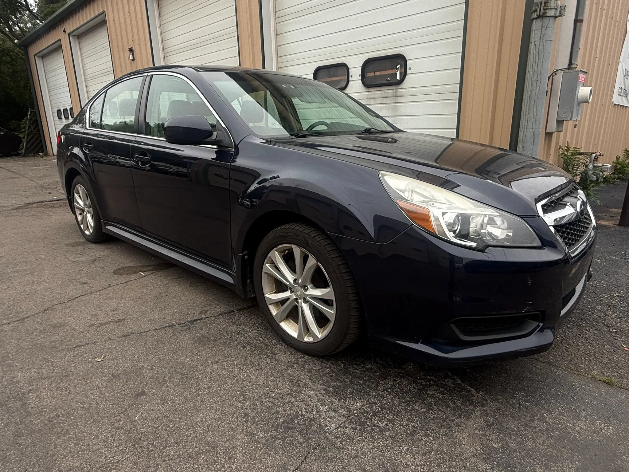Used 2014 Subaru Legacy 2.5i Premium AWD/4WD image 2