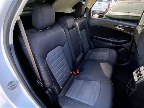 Used 2015 Ford Edge SE image 18