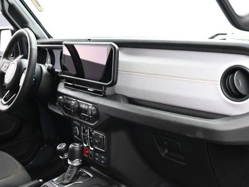 Used 2024 Jeep Wrangler Willys image 25