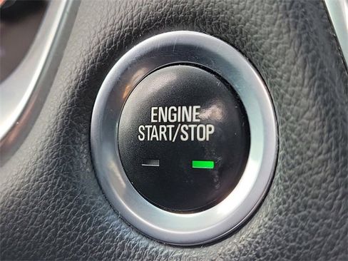 Used 2020 Chevrolet Traverse LT image 32