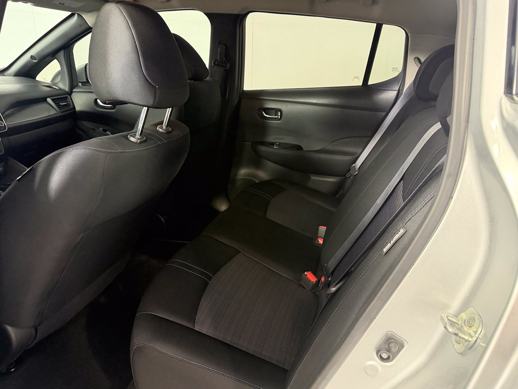 Used 2022 Nissan Leaf SV FWD image 22