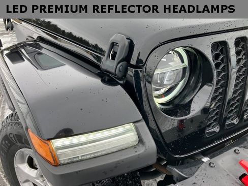 Used 2021 Jeep Gladiator Sport image 4