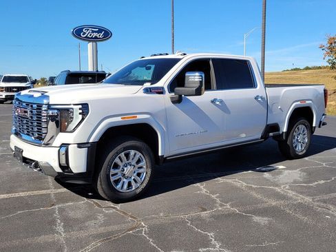 Used 2024 GMC Sierra 3500 Denali w/ Denali Reserve Package image 3