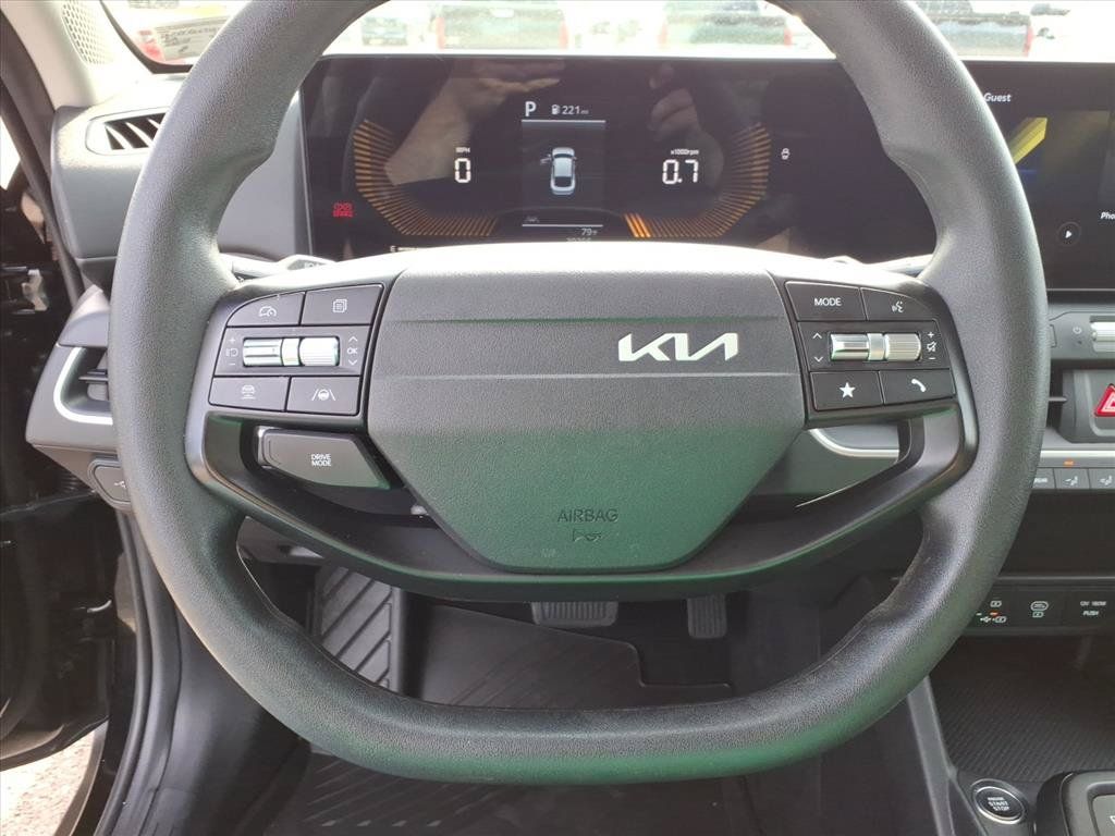 Used 2025 Kia K4 FWD image 23