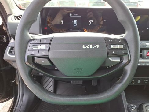 Used 2025 Kia K4 FWD image 23