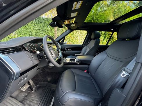 New 2025 Land Rover Range Rover SE image 10