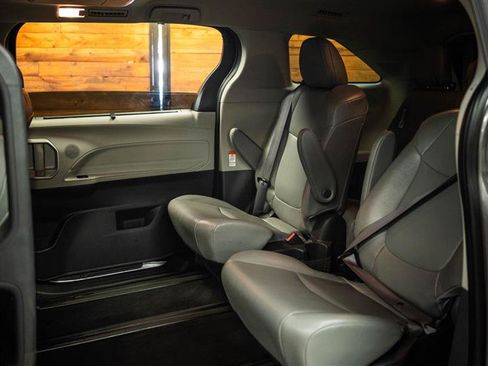 Used 2022 Toyota Sienna XLE w/ XLE Plus Package AWD/4WD image 9