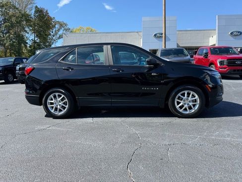 Used 2022 Chevrolet Equinox LS image 3